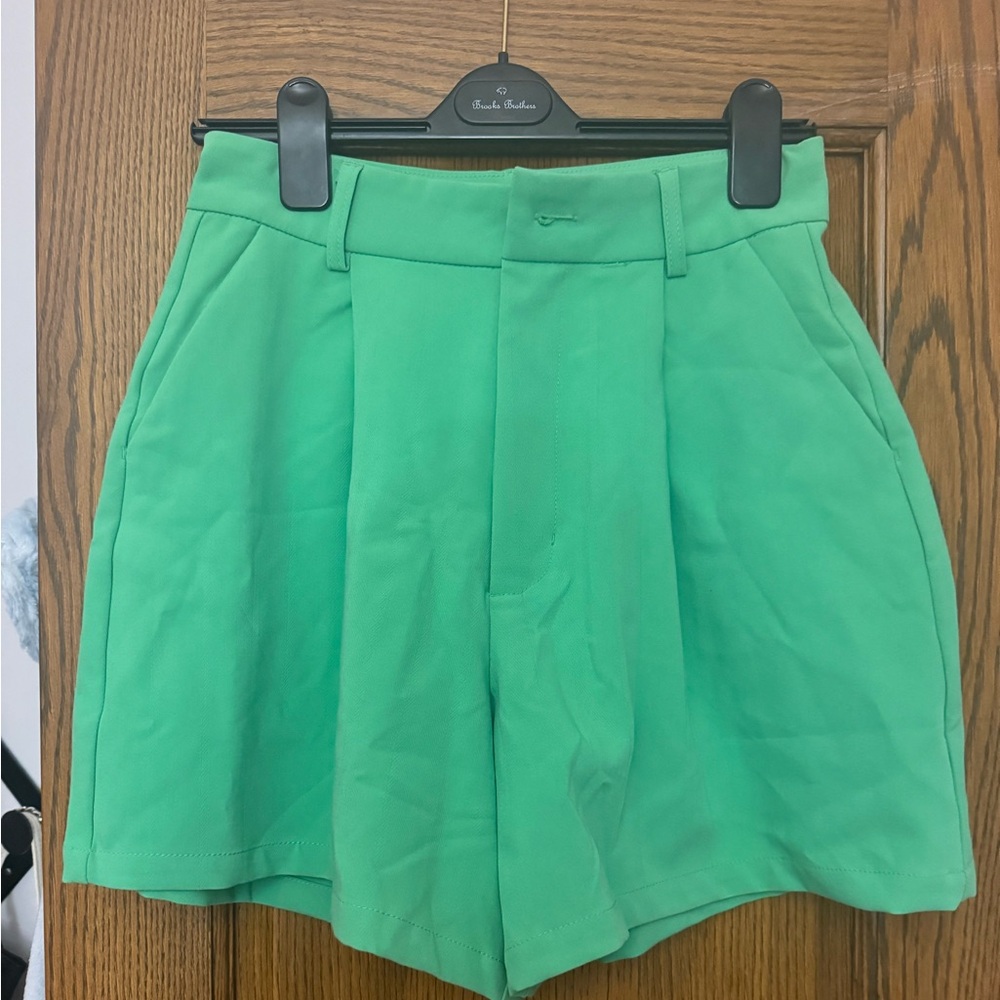 Danielle Berenstein Green Trouser shorts size 6 originally over 70$